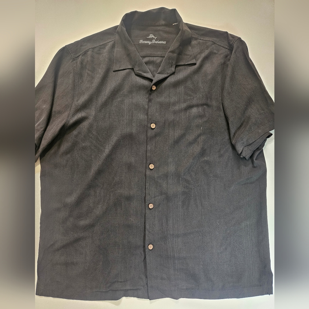 100% Silk Tommy Bahama Mens Button‎ Down Shirt Unsized Black On Black Floral